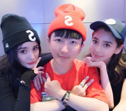 娱乐圈吃瓜背景图,揭秘幕后真相，吃瓜群众围观大戏